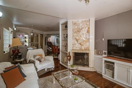 Casa à venda com 306m², 3 quartos e 2 vagas Casa à venda com 306m², 3 quartos e 2 vagasSala