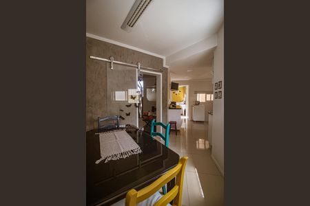 Casa à venda com 306m², 3 quartos e 2 vagas Casa à venda com 306m², 3 quartos e 2 vagasCozinha