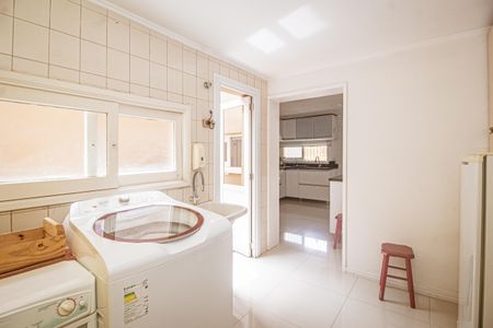 Casa à venda com 306m², 3 quartos e 2 vagas Casa à venda com 306m², 3 quartos e 2 vagasÁrea de Serviço