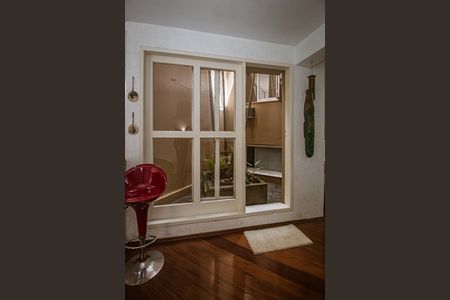 Casa à venda com 306m², 3 quartos e 2 vagas Casa à venda com 306m², 3 quartos e 2 vagasSala