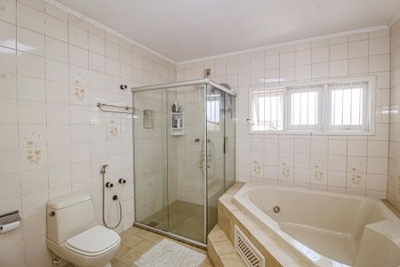 Casa à venda com 306m², 3 quartos e 2 vagas Casa à venda com 306m², 3 quartos e 2 vagasBanheiro da Suíte