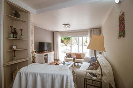 Casa à venda com 306m², 3 quartos e 2 vagas Casa à venda com 306m², 3 quartos e 2 vagasSala