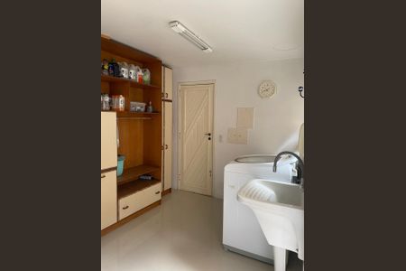 Casa à venda com 306m², 3 quartos e 2 vagas Casa à venda com 306m², 3 quartos e 2 vagasÁrea de Serviço