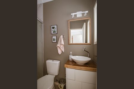 Casa à venda com 306m², 3 quartos e 2 vagas Casa à venda com 306m², 3 quartos e 2 vagasBanheiro