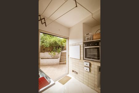 Casa à venda com 306m², 3 quartos e 2 vagas Casa à venda com 306m², 3 quartos e 2 vagasÁrea comum - Churrasqueira