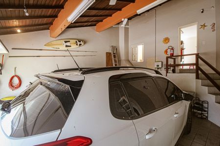 Casa à venda com 306m², 3 quartos e 2 vagas Casa à venda com 306m², 3 quartos e 2 vagasGaragem