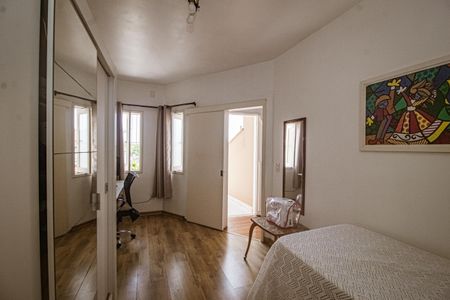 Casa à venda com 306m², 3 quartos e 2 vagas Casa à venda com 306m², 3 quartos e 2 vagasQuarto