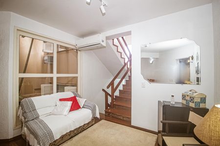 Casa à venda com 306m², 3 quartos e 2 vagas Casa à venda com 306m², 3 quartos e 2 vagasSala