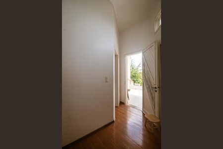 Casa à venda com 306m², 3 quartos e 2 vagas Casa à venda com 306m², 3 quartos e 2 vagasCorredor