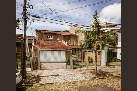 Casa à venda com 306m², 3 quartos e 2 vagas Casa à venda com 306m², 3 quartos e 2 vagasfachada