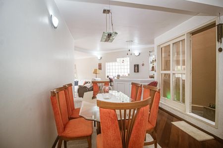 Casa à venda com 306m², 3 quartos e 2 vagas Casa à venda com 306m², 3 quartos e 2 vagasSala