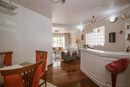 Casa à venda com 306m², 3 quartos e 2 vagas Casa à venda com 306m², 3 quartos e 2 vagasSala