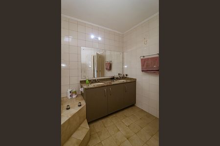 Casa à venda com 306m², 3 quartos e 2 vagas Casa à venda com 306m², 3 quartos e 2 vagasBanheiro da Suíte