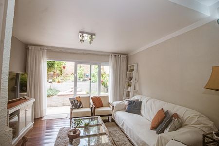 Casa à venda com 306m², 3 quartos e 2 vagas Casa à venda com 306m², 3 quartos e 2 vagasSala