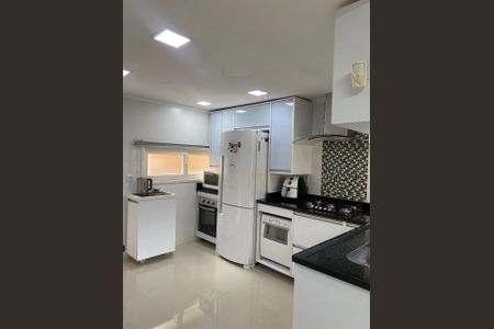 Casa à venda com 306m², 3 quartos e 2 vagas Casa à venda com 306m², 3 quartos e 2 vagasCozinha