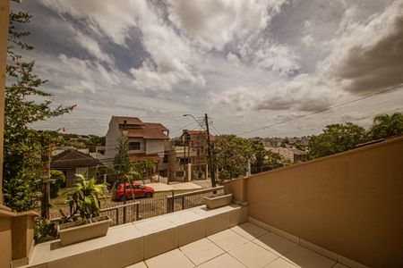Casa à venda com 306m², 3 quartos e 2 vagas Casa à venda com 306m², 3 quartos e 2 vagasVaranda