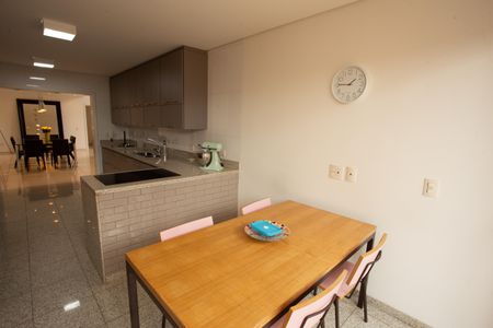 Casa à venda com 540m², 4 quartos e 4 vagasCozinha