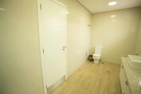 Casa à venda com 540m², 4 quartos e 4 vagasBanheiro do Quarto 1