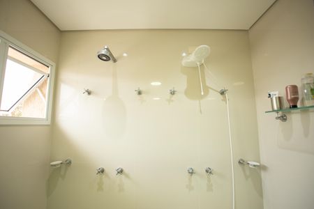 Casa à venda com 540m², 4 quartos e 4 vagasBanheiro do Quarto 1