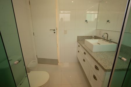 Casa à venda com 540m², 4 quartos e 4 vagasBanheiro do Quarto 2