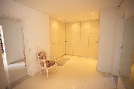 Casa à venda com 540m², 4 quartos e 4 vagasQuarto 