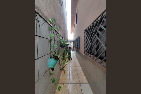 Casa à venda com 139m², 3 quartos e 3 vagasLateral da casa