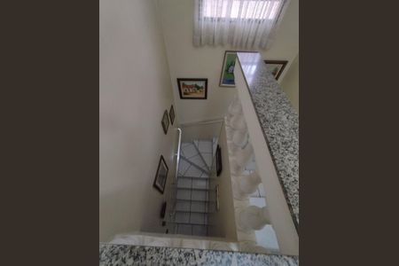 Casa à venda com 139m², 3 quartos e 3 vagasEscada