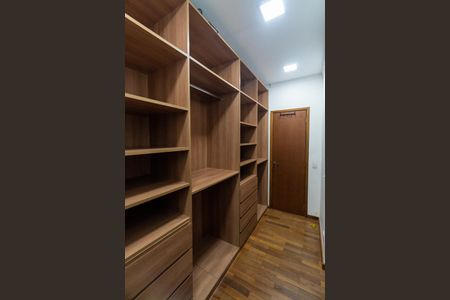 Casa à venda com 250m², 4 quartos e 1 vagaCloset da Suite