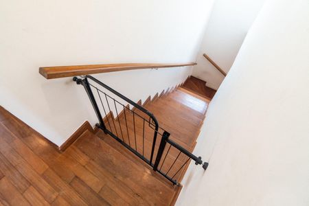 Casa à venda com 250m², 4 quartos e 1 vagaEscada