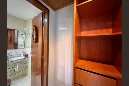 Apartamento à venda com 190m², 3 quartos e 2 vagasSuíte 2 - Banheiro