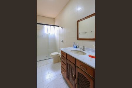 Casa à venda com 204m², 4 quartos e 2 vagasBanheiro 2