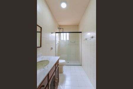 Casa à venda com 204m², 4 quartos e 2 vagasBanheiro 1