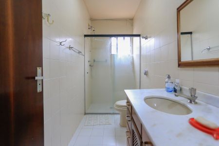 Casa à venda com 204m², 4 quartos e 2 vagasBanheiro 2