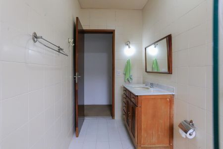 Casa à venda com 204m², 4 quartos e 2 vagasBanheiro 1