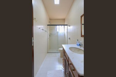 Casa à venda com 204m², 4 quartos e 2 vagasBanheiro 2