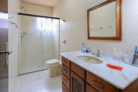 Casa à venda com 204m², 4 quartos e 2 vagasBanheiro 2