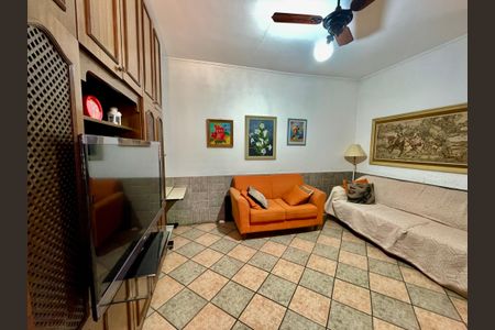 Casa à venda com 329m², 3 quartos e 8 vagas Casa à venda com 329m², 3 quartos e 8 vagasSala de TV