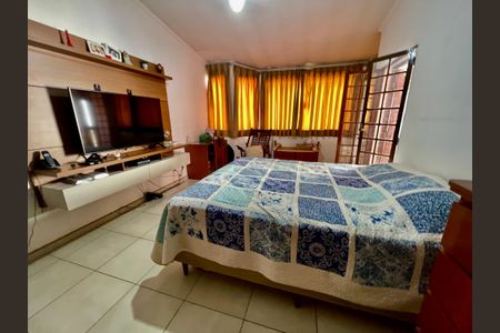 Casa à venda com 329m², 3 quartos e 8 vagas Casa à venda com 329m², 3 quartos e 8 vagasQuarto 2