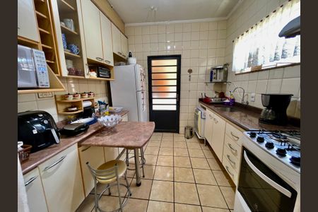 Casa à venda com 329m², 3 quartos e 8 vagas Casa à venda com 329m², 3 quartos e 8 vagasCozinha