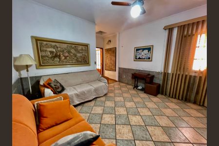 Casa à venda com 329m², 3 quartos e 8 vagas Casa à venda com 329m², 3 quartos e 8 vagasSala de TV