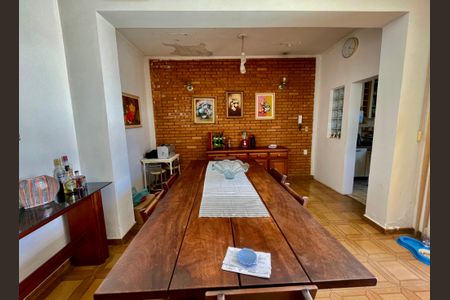 Casa à venda com 329m², 3 quartos e 8 vagas Casa à venda com 329m², 3 quartos e 8 vagasSala de Jantar