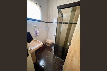 Casa à venda com 329m², 3 quartos e 8 vagas Casa à venda com 329m², 3 quartos e 8 vagasBanheiro