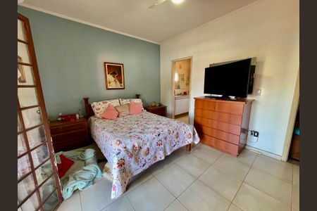Casa à venda com 329m², 3 quartos e 8 vagas Casa à venda com 329m², 3 quartos e 8 vagasSuíte