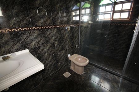 Casa de condomínio à venda com 229m², 4 quartos e 2 vagasBanheiro Social