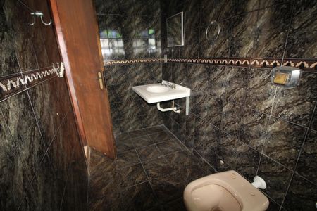 Casa de condomínio à venda com 229m², 4 quartos e 2 vagasBanheiro Social