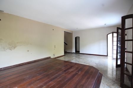 Casa de condomínio à venda com 229m², 4 quartos e 2 vagasSala