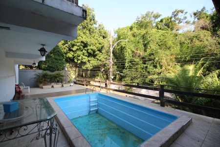 Casa de condomínio à venda com 229m², 4 quartos e 2 vagasÁrea Externa