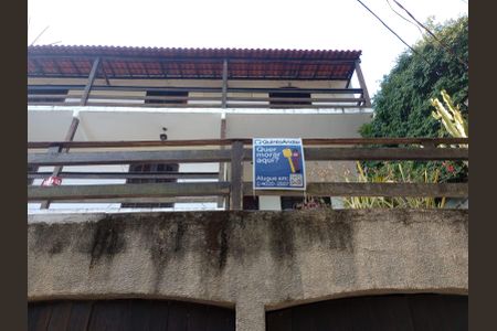Casa de condomínio à venda com 229m², 4 quartos e 2 vagasFachada com Placa Quinto Andar