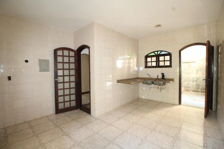 Casa de condomínio à venda com 229m², 4 quartos e 2 vagasCozinha