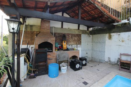 Casa de condomínio à venda com 229m², 4 quartos e 2 vagasChurrasqueira